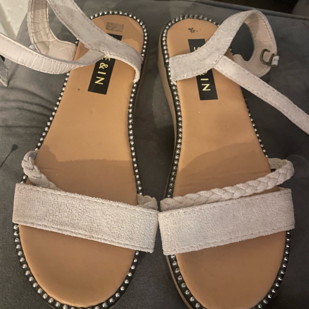 Shein sandals only worn once